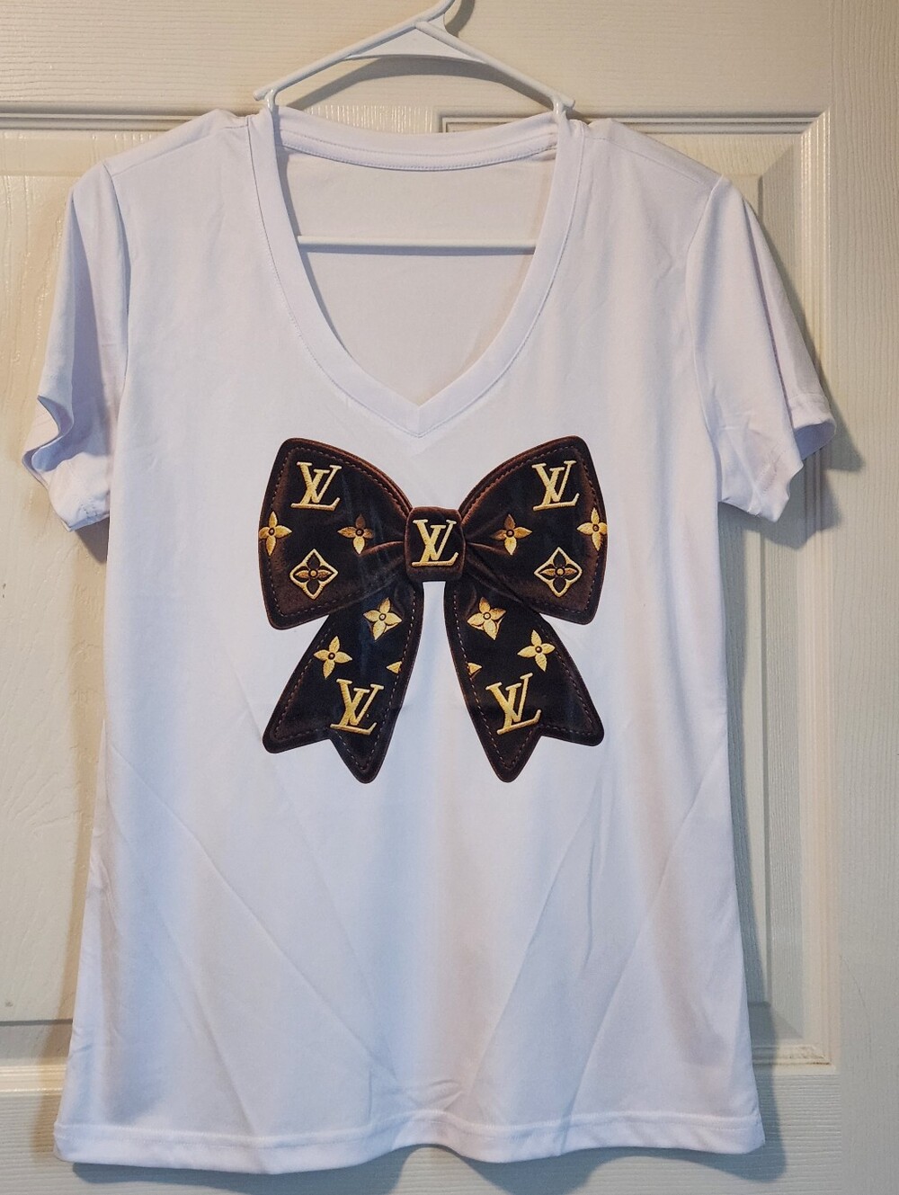 BWOT, LADIES VNECK TSHIRT SZ S